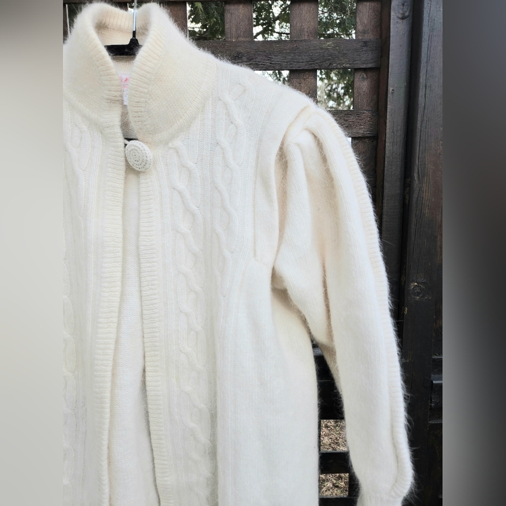 Pretty Pretty Vintage Wool Cardi - Picture 3 of 12